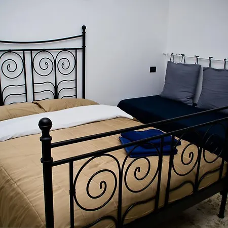 Апартаменты The Admiral House Courtyard *