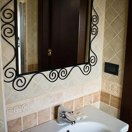 Апартаменты The Admiral House Courtyard